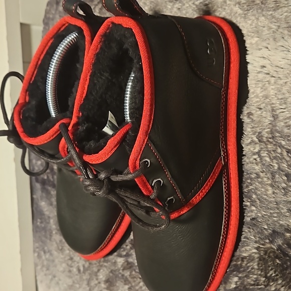 UGGS new no box - Picture 4 of 7